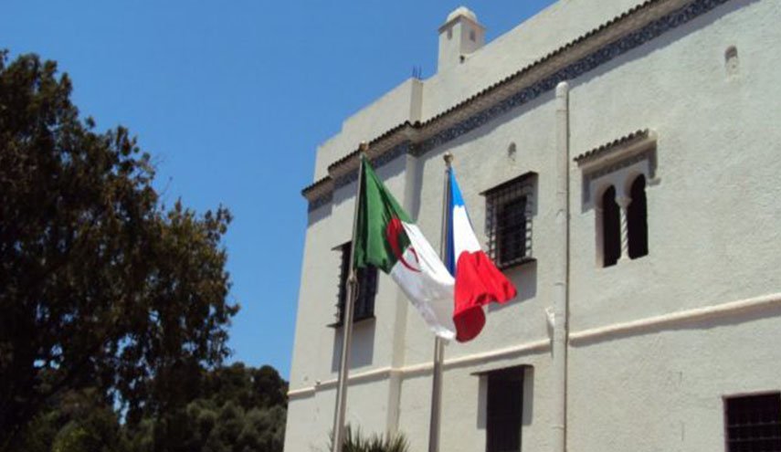 الجزائر ترفع الحماية الأمنية عن محيط السفارة الفرنسية وقنصلياتها