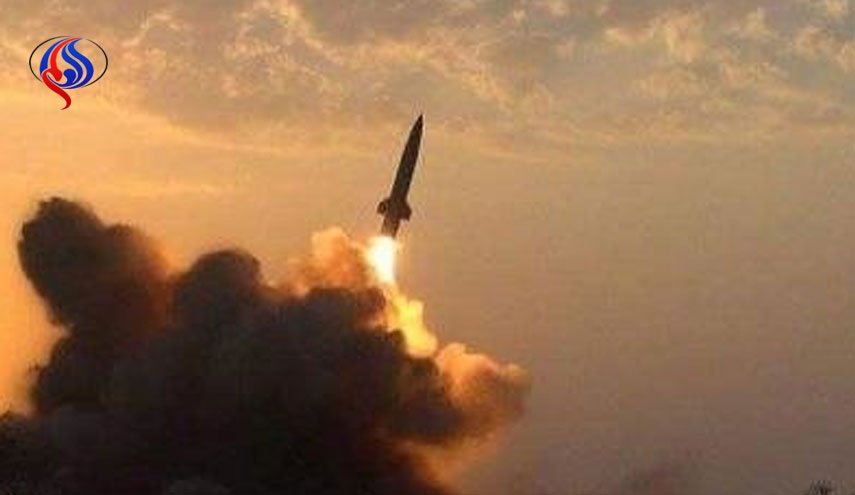 یمنی ها با شلیک موشک بالستیک فرودگاه جیزان عربستان را هدف گرفتند