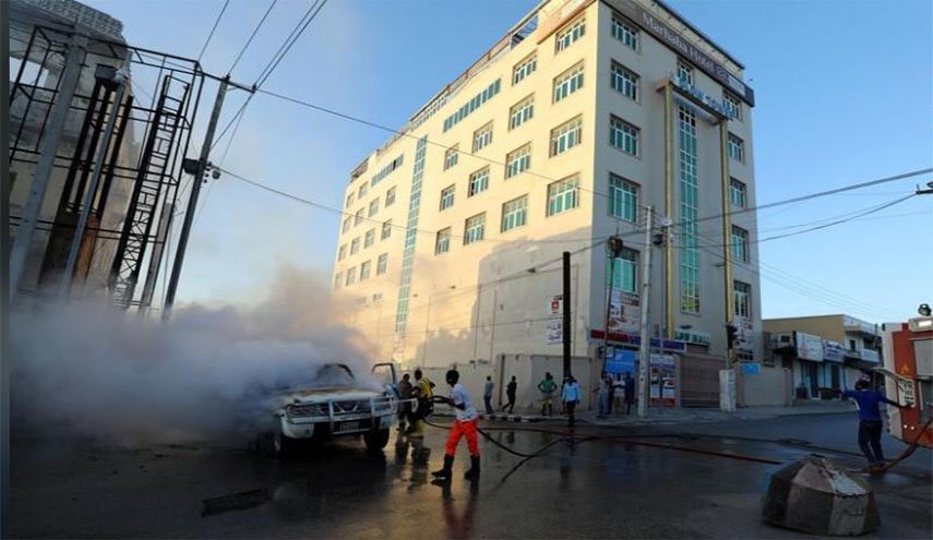 مقتل شخص في انفجار سيارتين ملغومتين بالعاصمة الصومالية