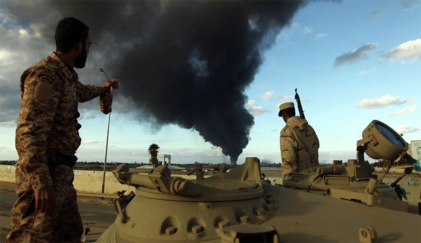  عودة الاشتباكات بالأسلحة الثقيلة في محيط خزانات النفط بطرابلس 