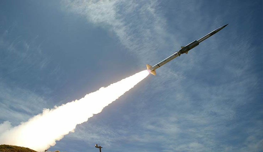 اطلاق صاروخ باليستي على مطار جيزان الإقليمي

