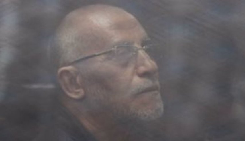 دادگاه مصر رهبر اخوان‌المسلمین را به حبس ابد محکوم کرد