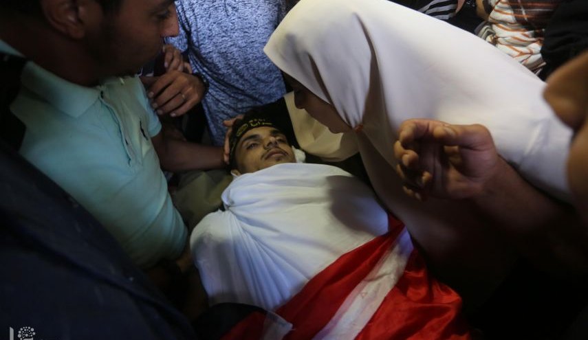 آلاف يشيعون الشهيد عماد اشتيوي في غزة