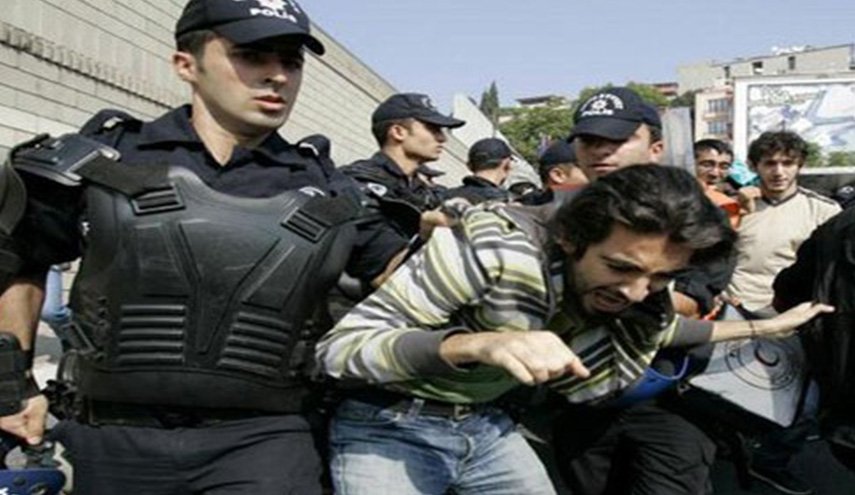 تركيا... اعتقال 61 عسكريا للاشتباه في صلتهم بغولن