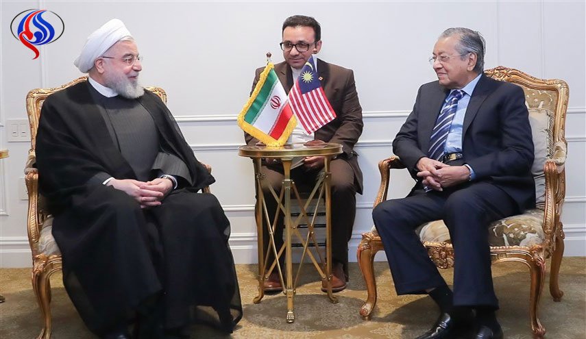 روحانی در دیدار نخست وزیر مالزی: کشورهای دوست در برابر یکجانبه‌گرایی آمریکا بایستند