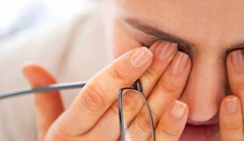 احذر 7 عادات نفعلها يوميًا تهدد صحة العين.. أخطرها تسبب العمى!