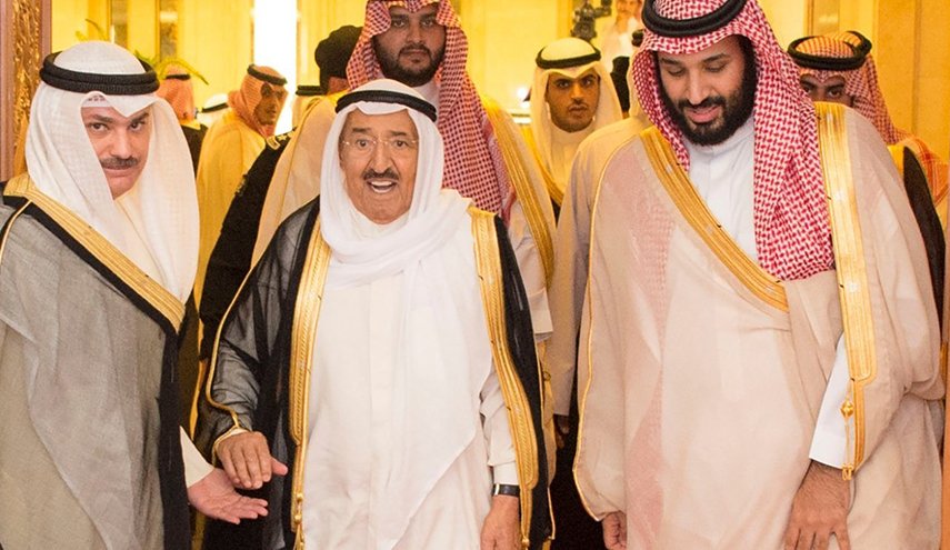 هل يحمل بن سلمان إلى الكويت تنازلات بشأن النزاع النفطي والأزمة القطرية؟