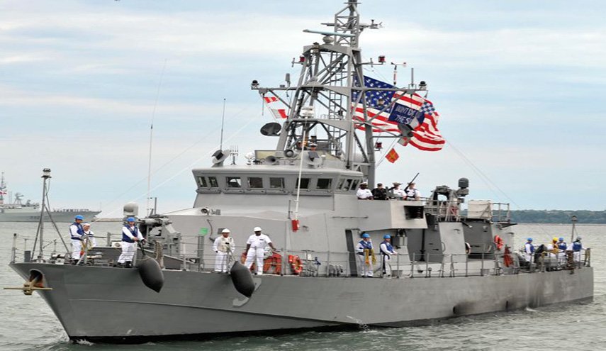 البحرية الصينية تجبر مدمرة أمريكية على تغيير مسارها