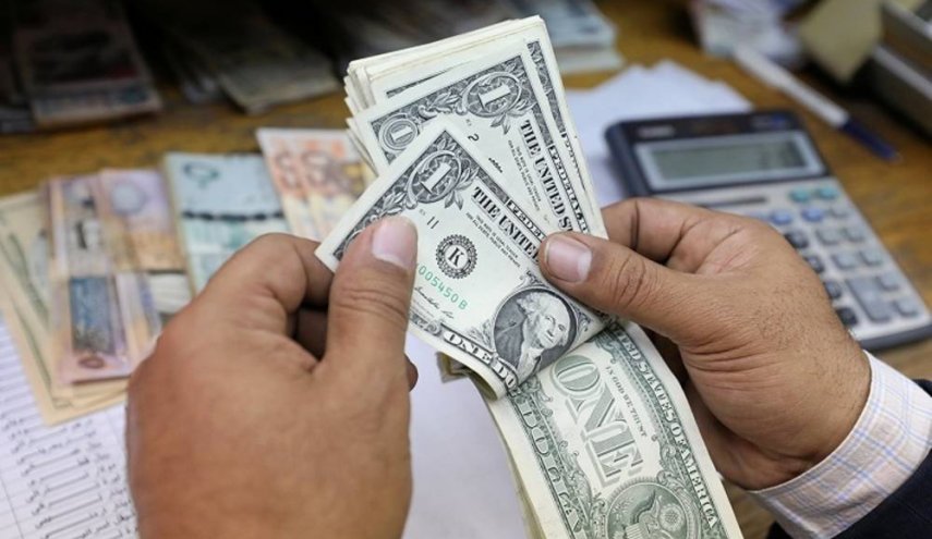  المركزي الايراني يوعز للمصارف بشراء العملات الاجنبیة من عامة الناس