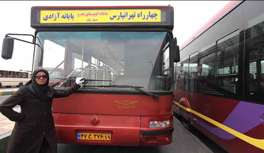 سيدة إيرانية تنقذ 23 راكباً من الموت!!
