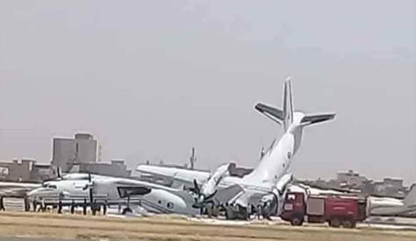بالصورة... اصطدام طائرتين في مطار الخرطوم