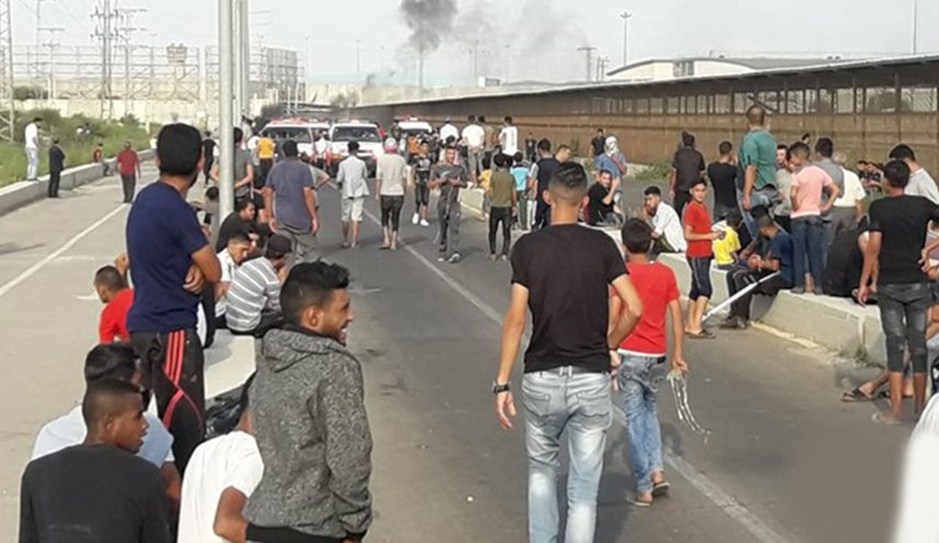 بالرصاص والغاز الاحتلال يقمع المتظاهرين قرب حاجز بيت حانون