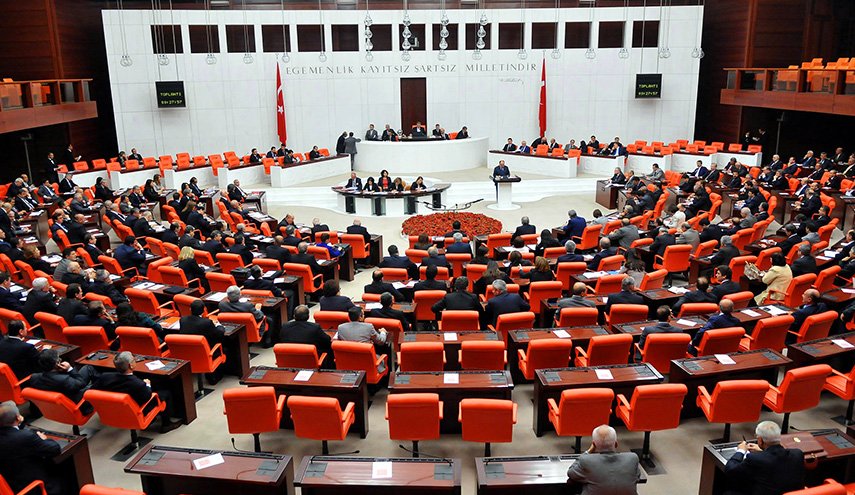 البرلمان التركي يمدد للجيش تنفيذ عمليات عسكرية في سوريا والعراق
