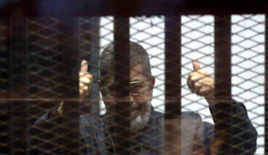 محامي مرسي: السلطات المصرية سمحت بزيارتين إليه