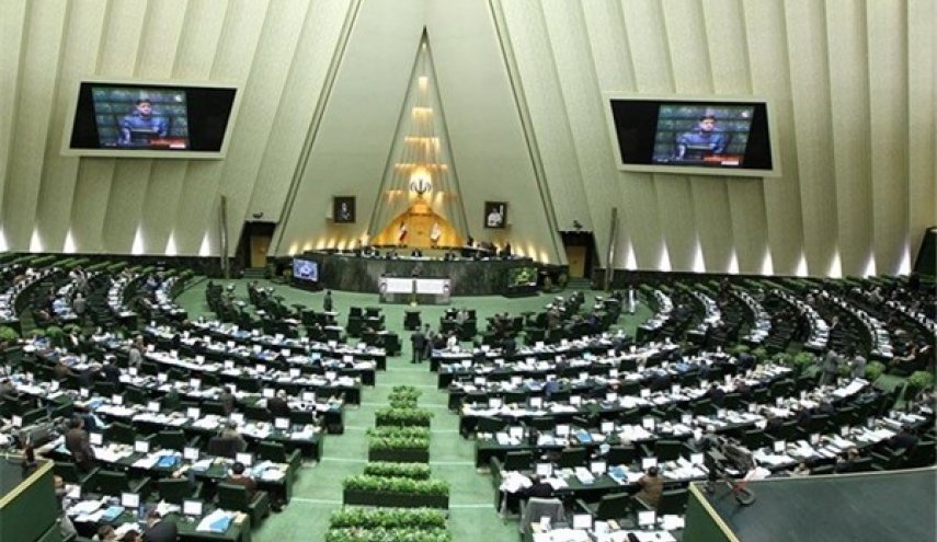 اجتماع مغلق للبرلمان الايراني للبحث في رزم الدعم الحكومي
