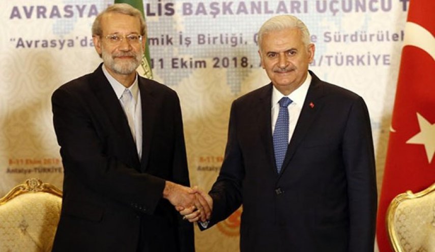 لاريجاني: اميركا ودول بالمنطقة مستاءة من العلاقات الودية بين ايران وتركيا