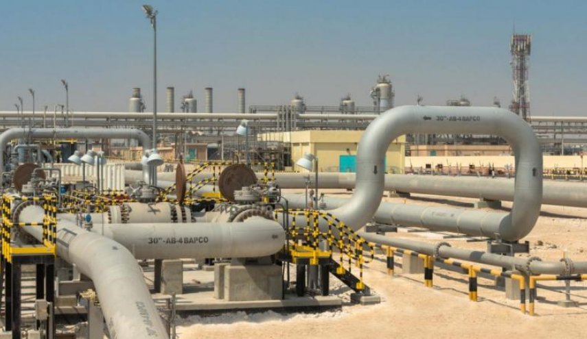 السعودية تبدأ تشغيل خط أنابيب لنقل النفط إلى البحرين