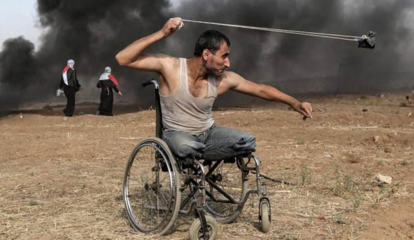 هذه الصورة المؤثرة لمُقعد فلسطيني تفوز بجائزة دولية