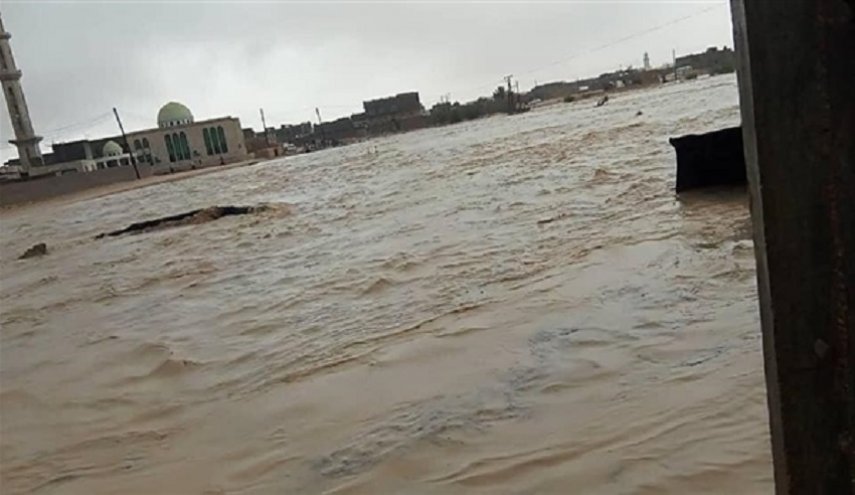 بالصور...اليمن : اعلان محافظة المهرة منكوبة جراء العاصفة 