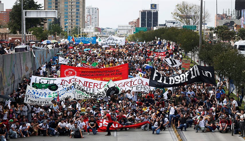 بالصور.. مظاهرات في كولومبيا تطالب بزيادة الدعم الحكومي للجامعات