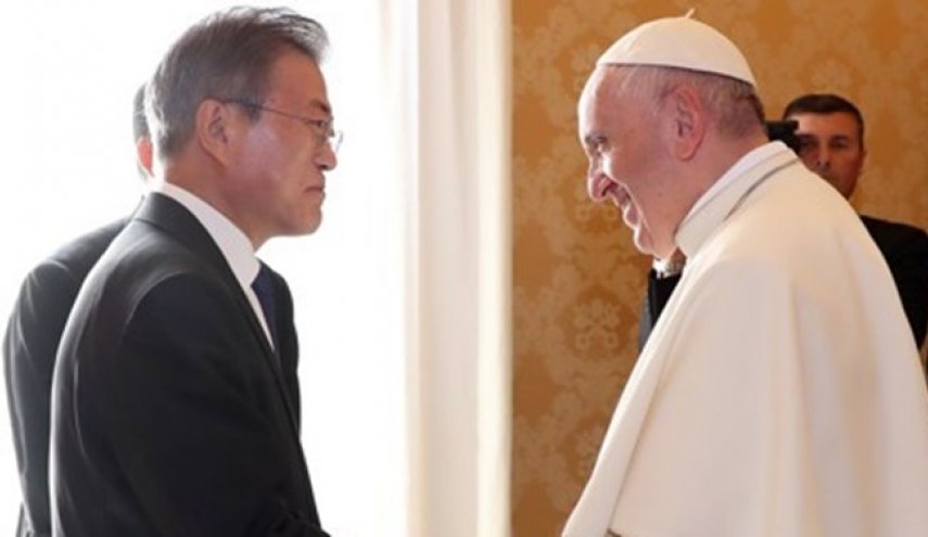 دعوتنامه کره شمالی از پاپ به او تحویل داده شد
