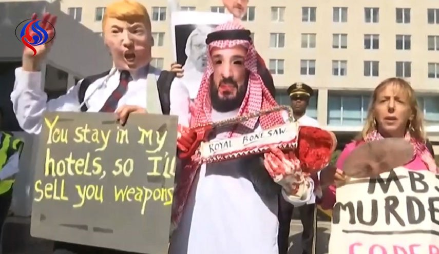 تجمع معترضان به قتل خاشقچی مقابل سفارت سعودی در واشنگتن