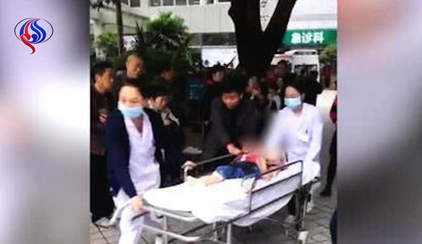 یک زن با چاقو 14 کودک را در چین زخمی کرد