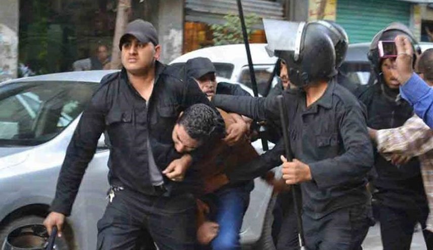 انتقادات واسعة لترأس مصر للشبكة العربية لحقوق الإنسان 