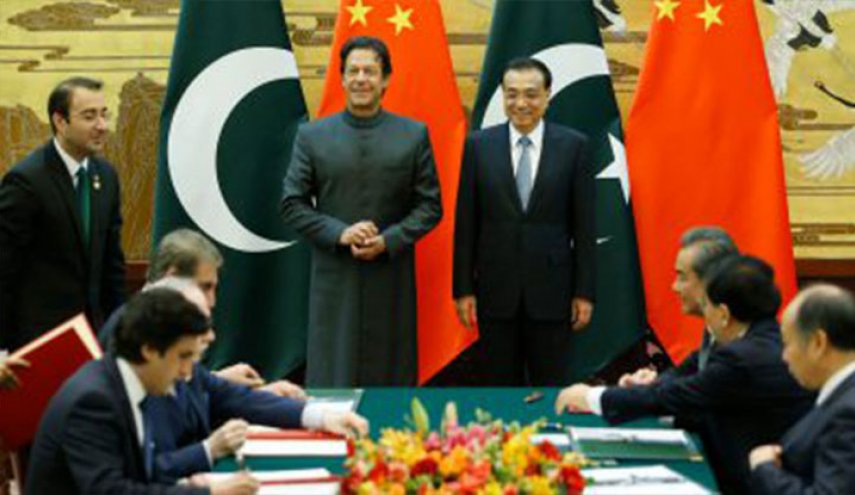 رئيس وزراء باكستان يلتقي نظيره الصيني سعيا لنيل المساعدات