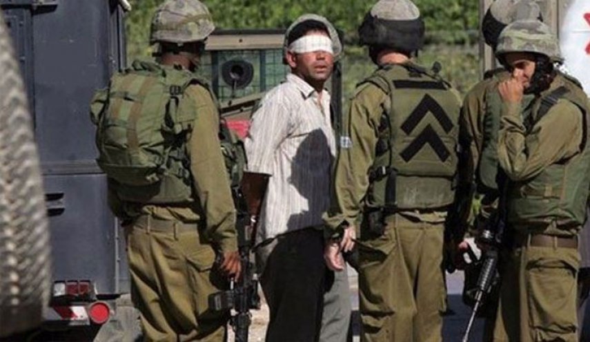 الاحتلال يعتقل 4 فلسطينيين من الضفة
