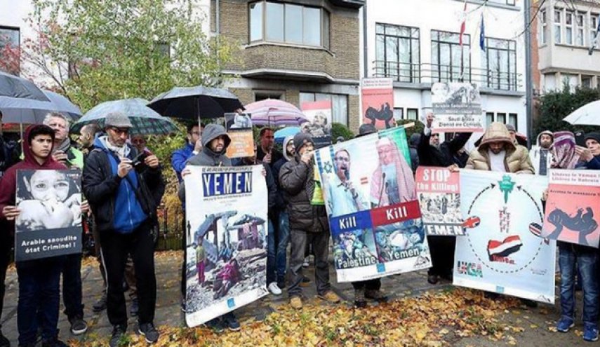 تجمع مخالفان جنگ مقابل سفارت عربستان در بلژیک