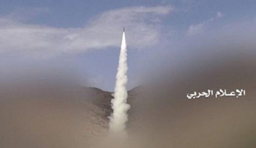 هدف قرار گرفتن مواضع مزدوران سعودی در شمال غربی یمن با موشک «زلزال-۱»
