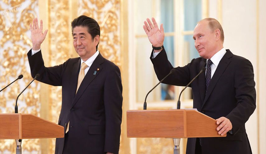 اليابان تعد روسيا بعدم نشر قواعد أمريكية في جزيرتين من جزر الكوريل 
