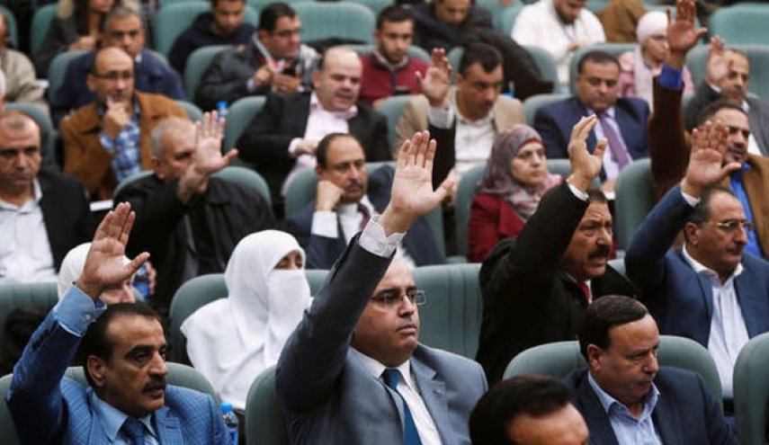 پارلمان اردن به پیش‌نویس قانون جنجالی «مالیات بر درآمد» رأی داد

