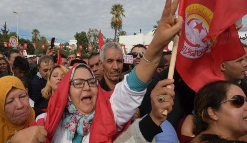 تونس على صفيح ساخن بسبب أزماتها