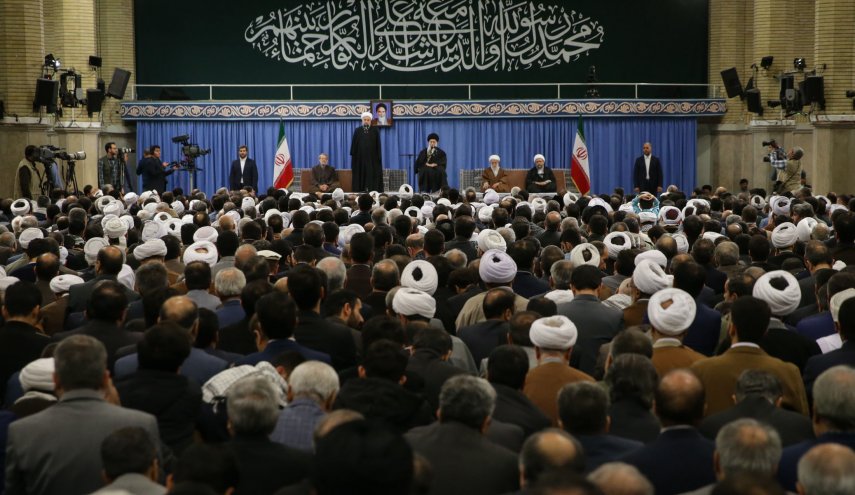 روحانی: همسایگان را برادران خود دانسته و دست دوستی به سمت همه مسلمانان دراز می کنیم