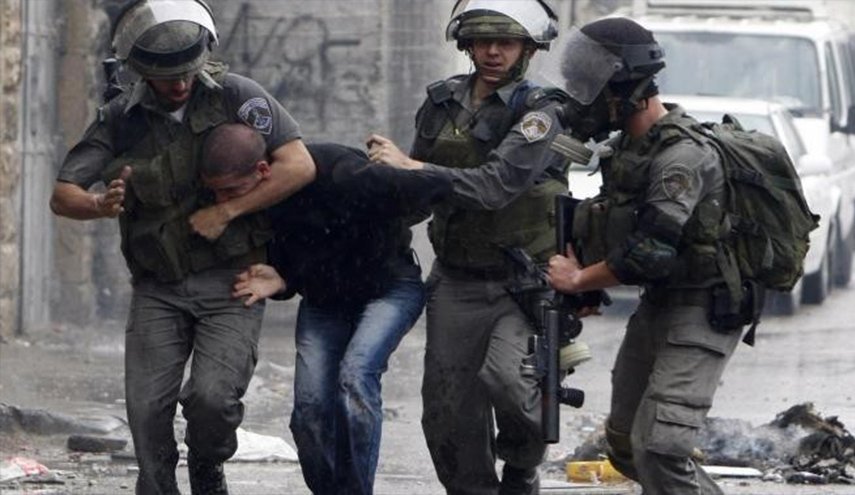    الاحتلال يعتقل عشرات المواطنين بحملة مداهمات واسعة بالضفة والقدس+فيديو
