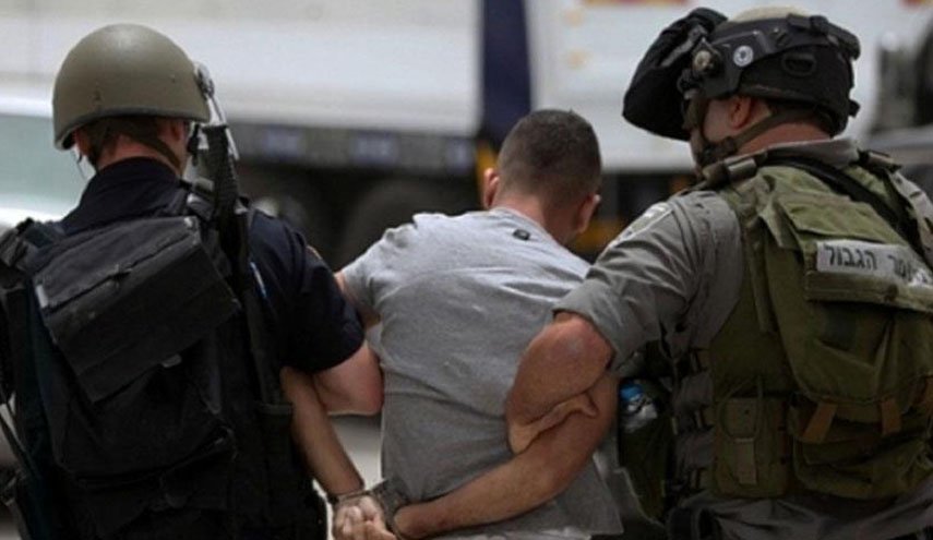 الاحتلال يعتقل 16 فلسطينيا من الضفة الغربية

