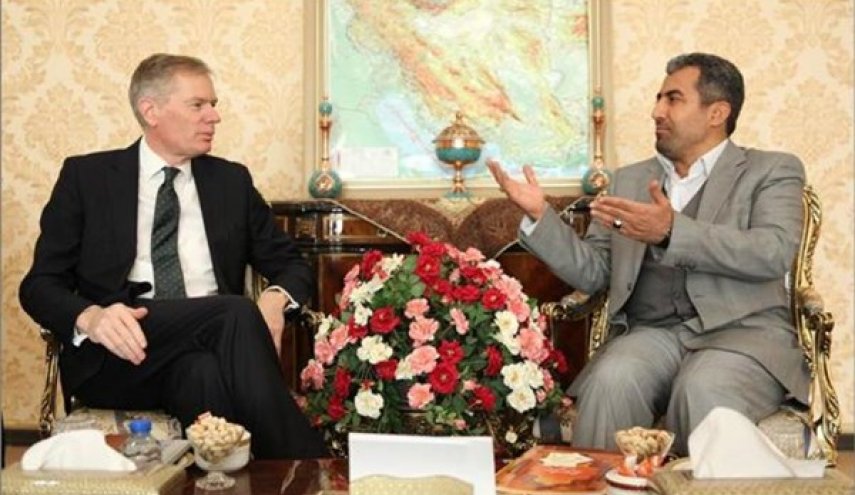 سفير بريطانيا في طهران يؤكد التزام بلده بالاتفاق النووي
