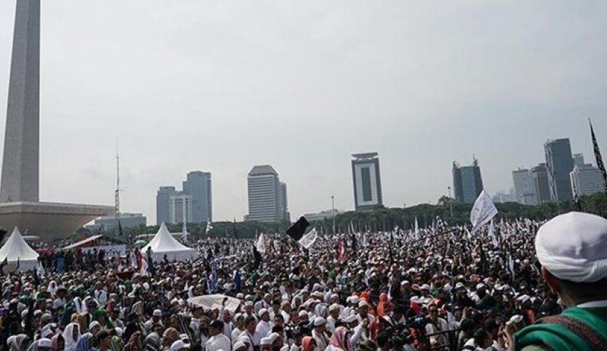 تظاهرات گسترده گروه های اسلام‌گرا علیه دولت اندونزی
