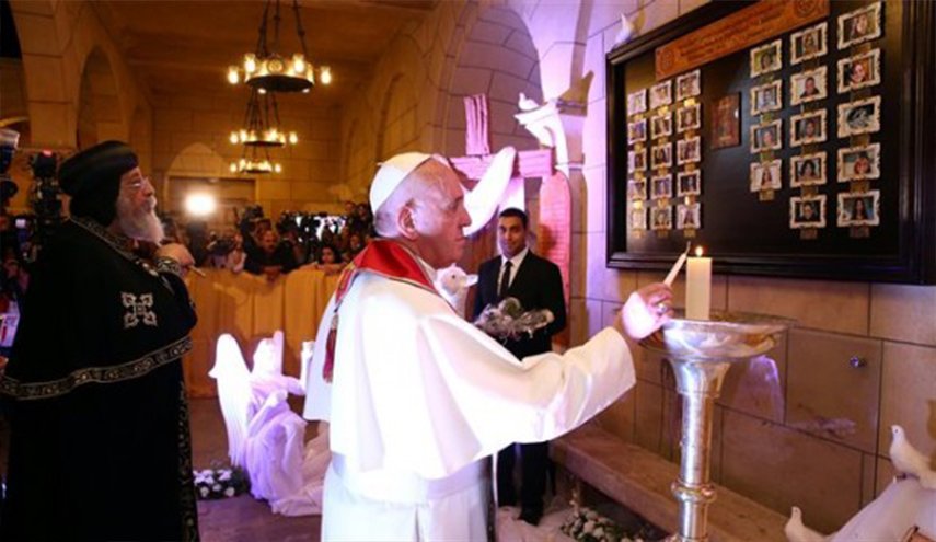 البابا يضيء شمعة من أجل أطفال سوريا