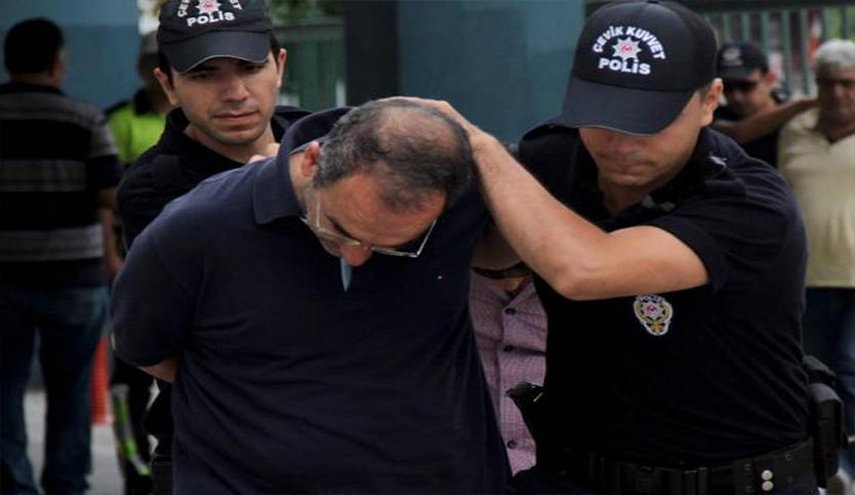 تركيا..اعتقال العشرات للاشتباه بارتباطهم بحركة غولن