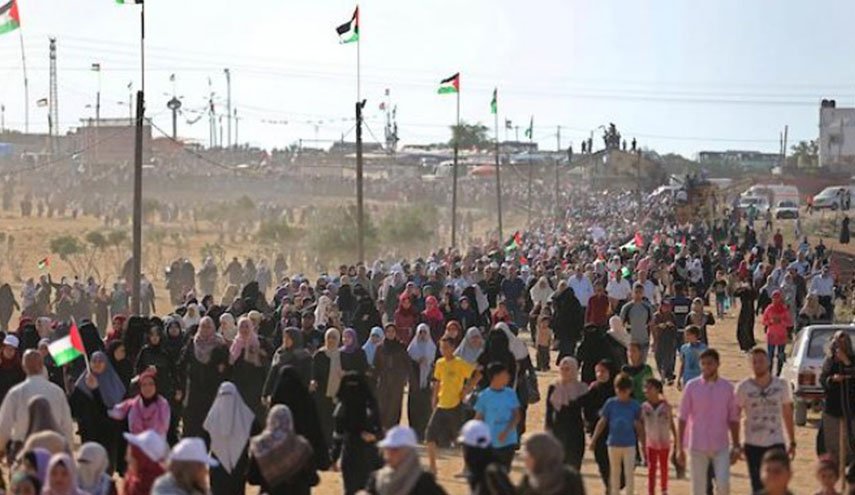المتظاهرون يتوافدون لمخيمات العودة شرق قطاع غزة

