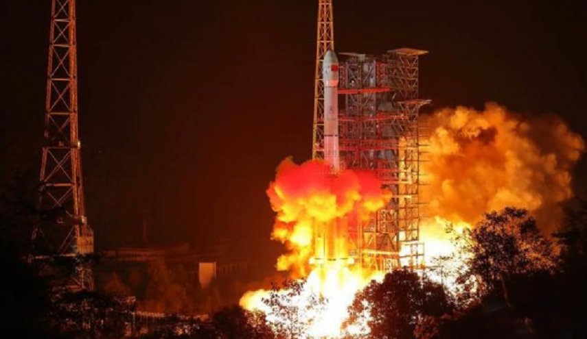 کاوشگر چین برای مطالعه «بخش تاریک ماه» به فضا پرتاب شد