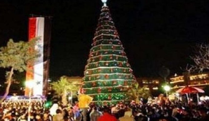نصب شجرة ميلاد بطول 15 مترا على خط جبهة إدلب!