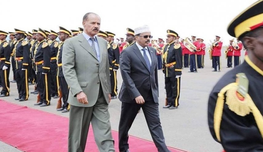 في زيارة تاريخية.. الرئيس الإريتري يصل مقديشو