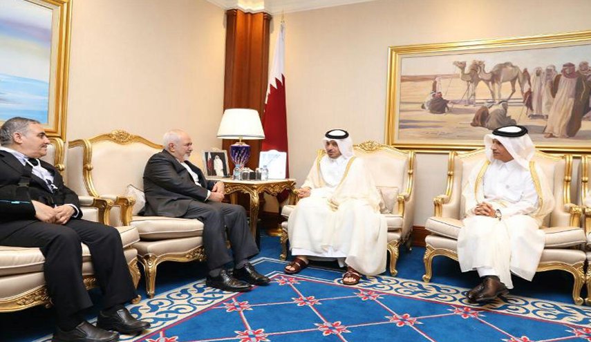 هذا ما دار بين ظريف ورئيس الوزراء القطري في الدوحة 