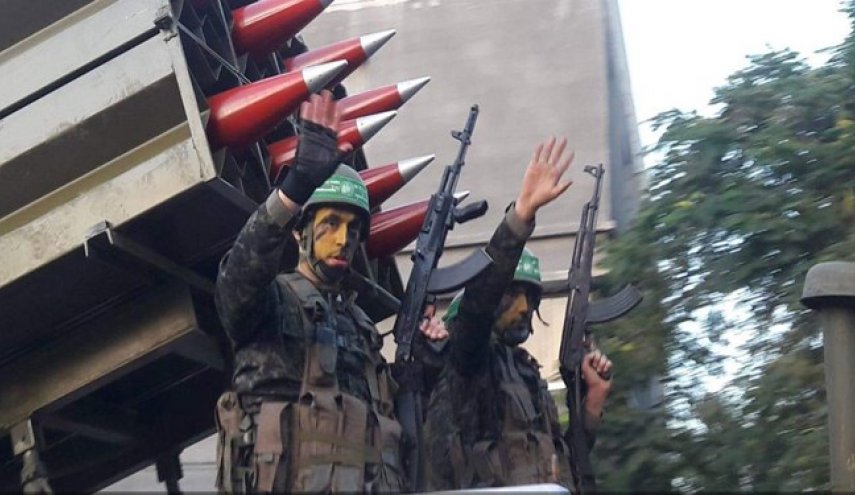 مقاومت فلسطین موشک‌های خود را به رخ صهیونیست‌ها کشید + عکس
