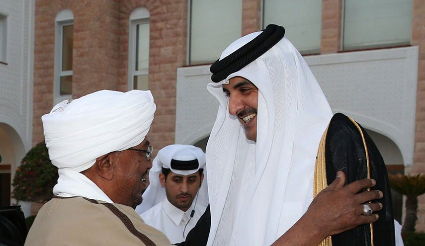  أول رئيس دولة عربية يتصل بالبشير ويؤكد جاهزيته للمساعدة