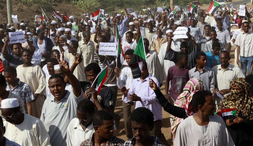 هكذا تعاطت السعودية مع احتجاجات السودان